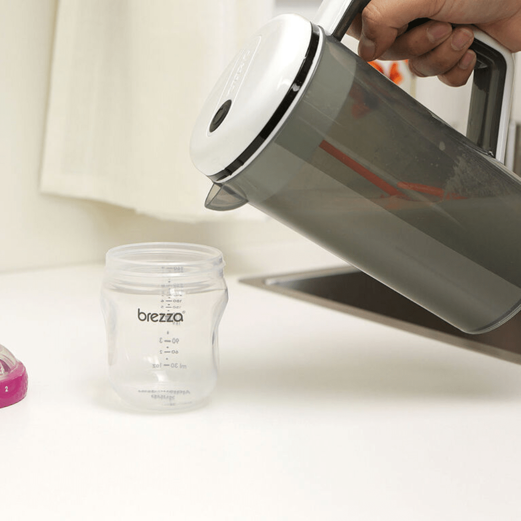 Look Alyfe Baby Brezza One Step Baby Formula Mixing Pitcher