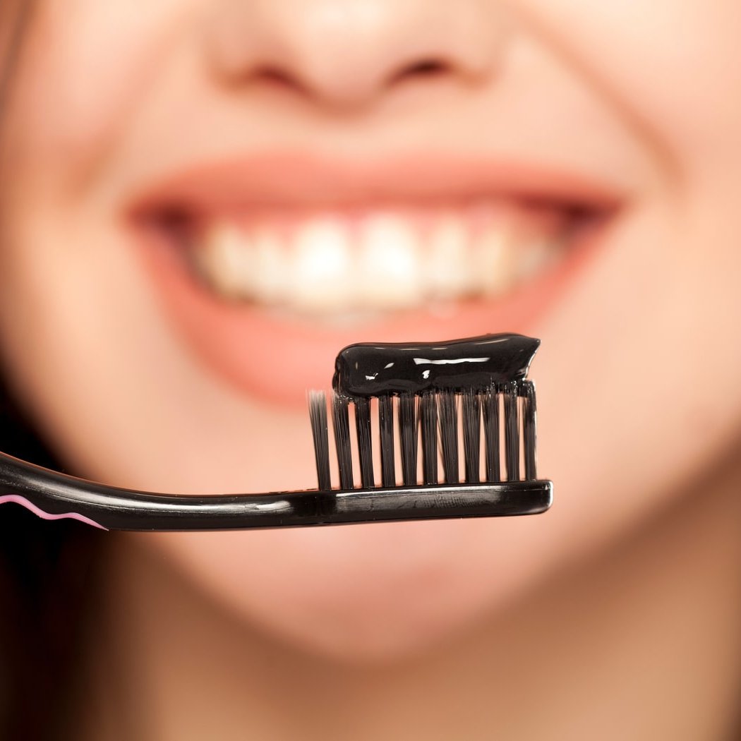 Look Alyfe Colgate Charcoal Gentle Clean Toothpaste - 120g