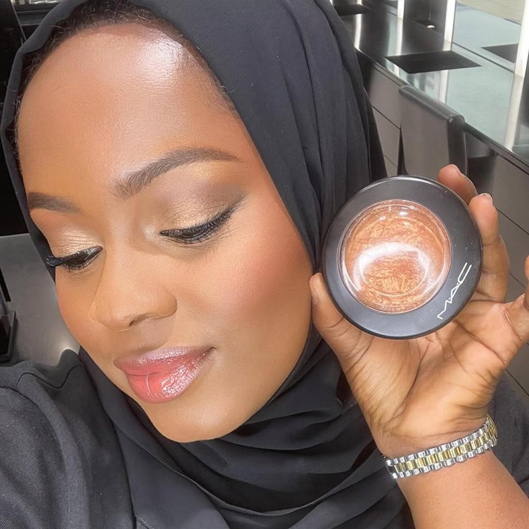 Look Alyfe MAC Gold Deposit Mineralize Skin Finish