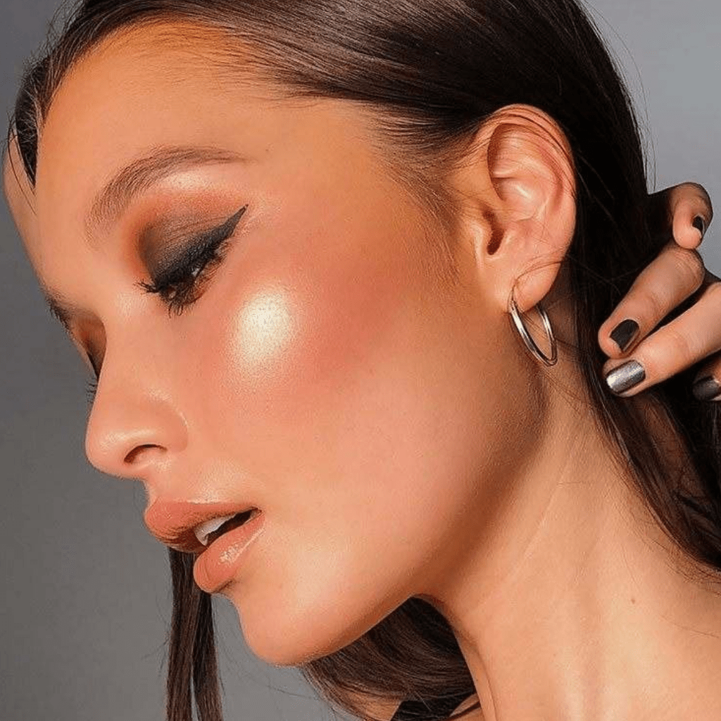 Look Alyfe Maybelline Face Studio Master Chrome Metallic Highlighter